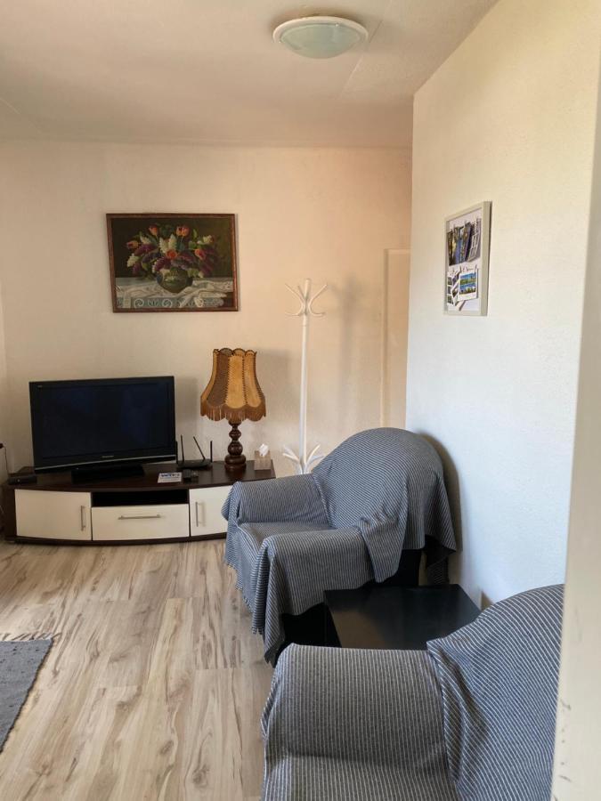 Spacious Apartment With Free Parking 兹沃伦 外观 照片
