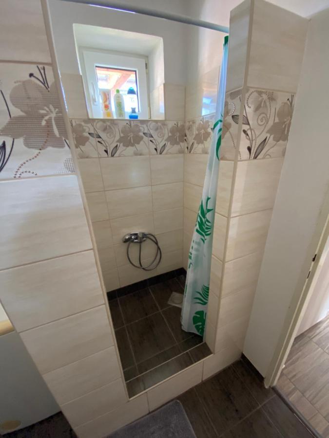 Spacious Apartment With Free Parking 兹沃伦 外观 照片