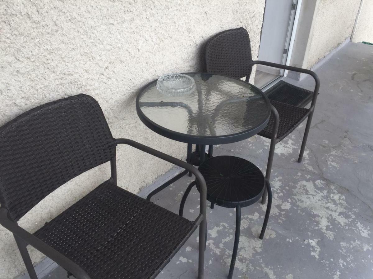 Spacious Apartment With Free Parking 兹沃伦 外观 照片